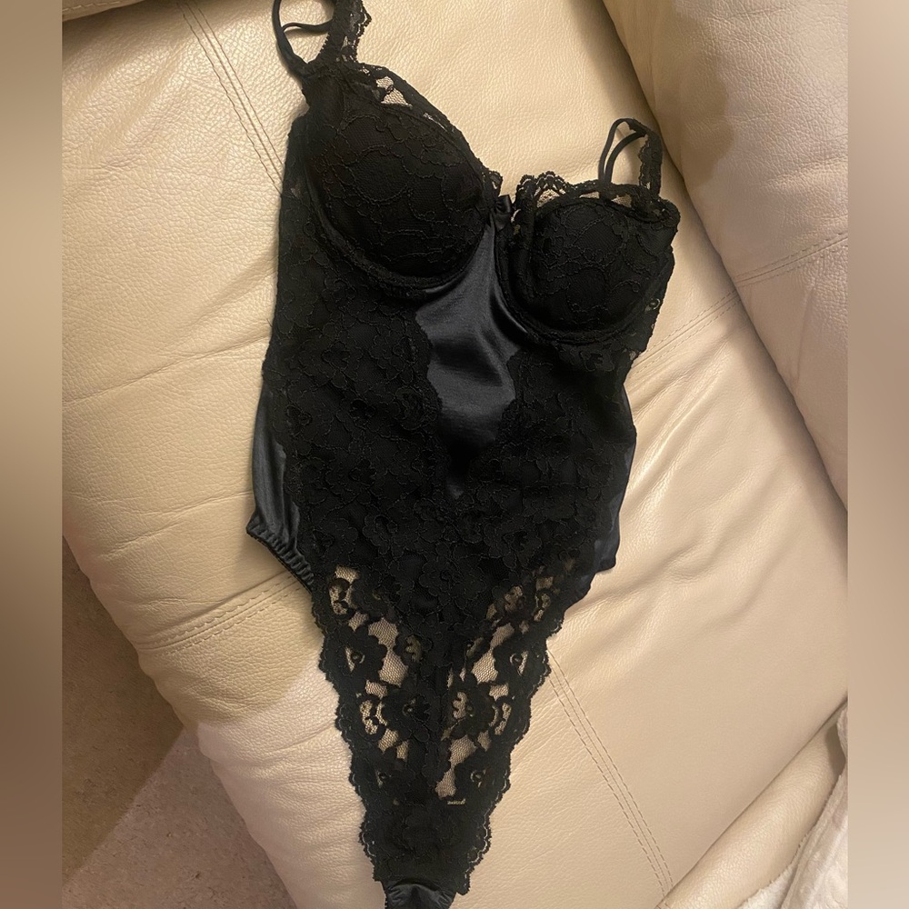 Victoria’s Secret Rose Lace Push-Up Teddy - 36C